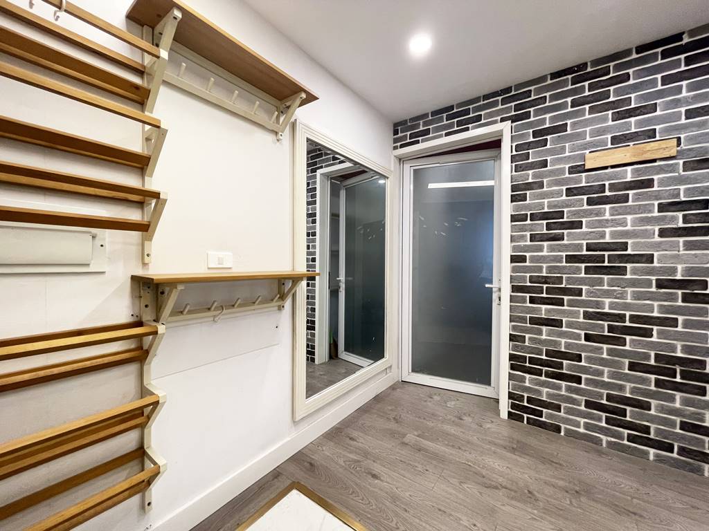 Stunning 2 - bedroom apartment in E1 Ciputra for rent 12