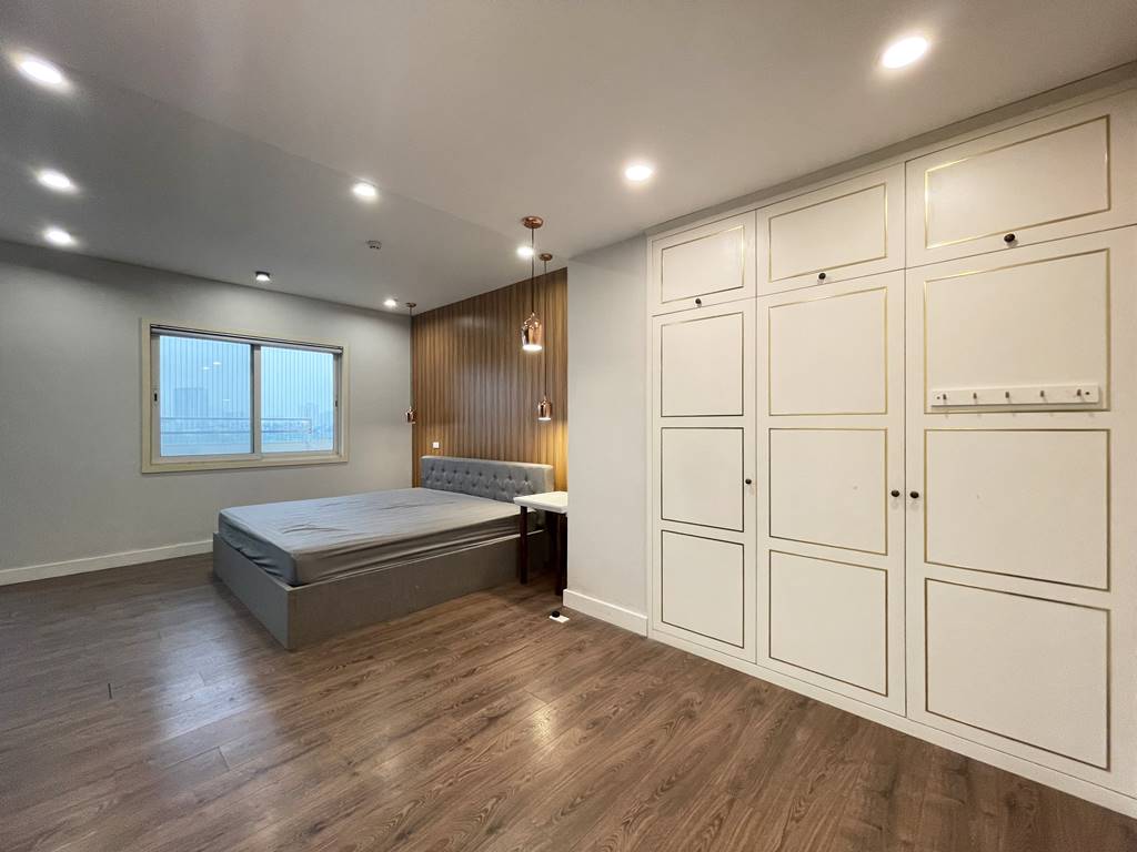 Stunning 2 - bedroom apartment in E1 Ciputra for rent 16