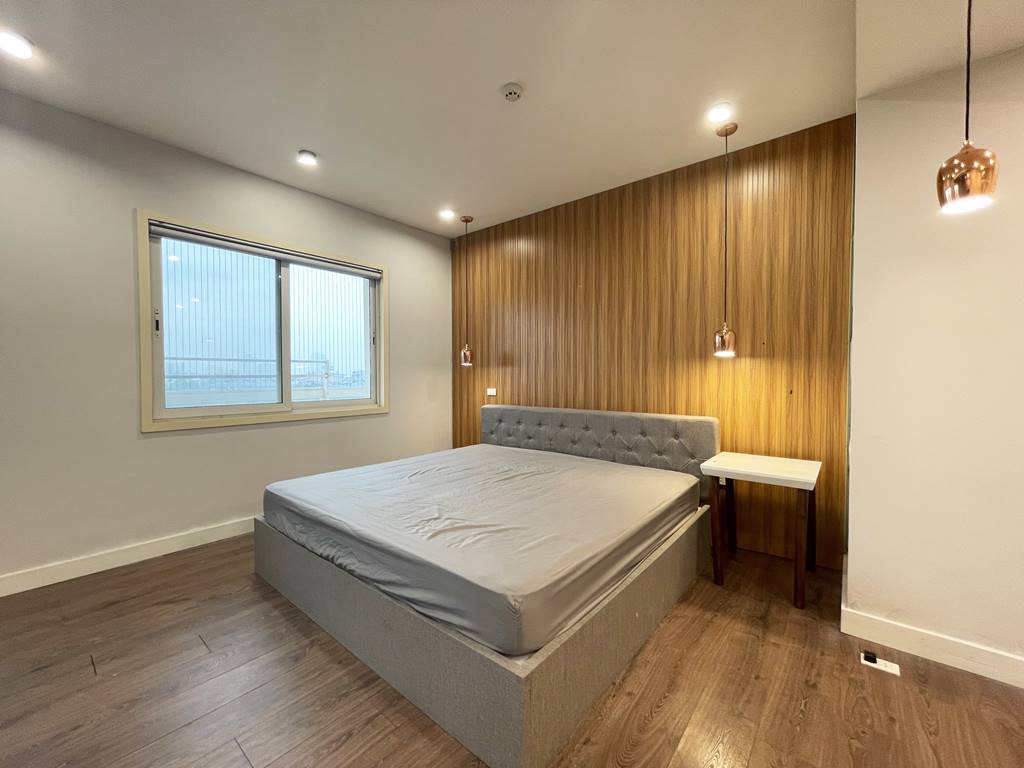 Stunning 2 - bedroom apartment in E1 Ciputra for rent 17