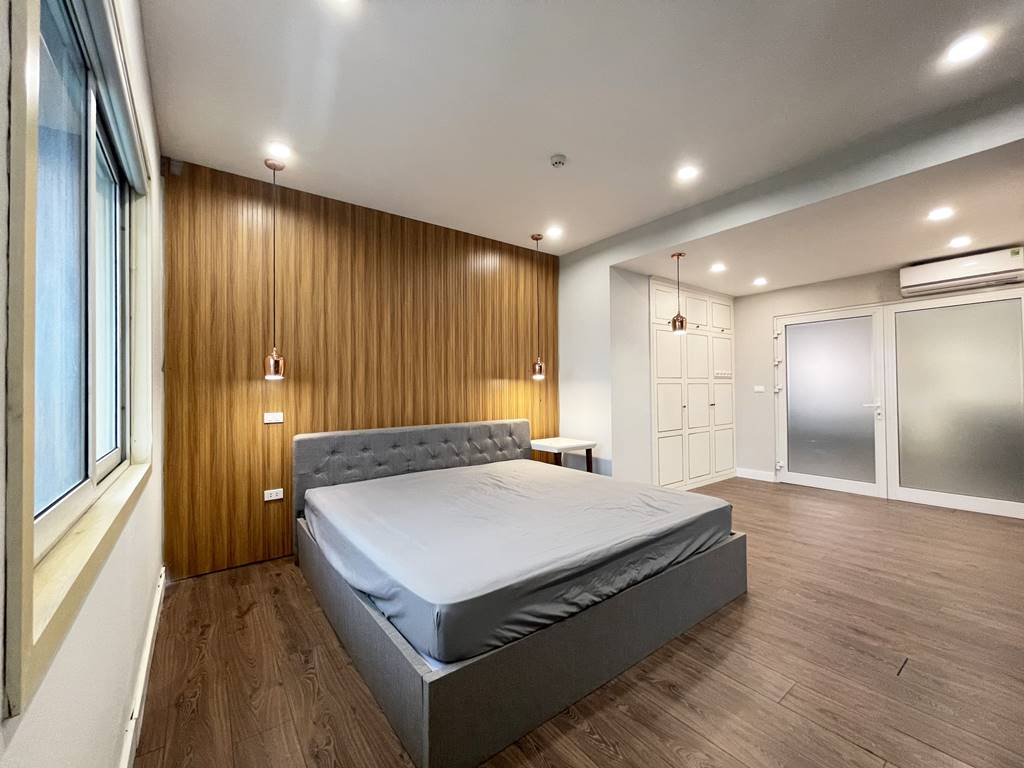 Stunning 2 - bedroom apartment in E1 Ciputra for rent 18