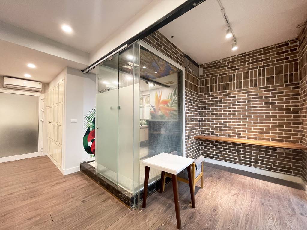 Stunning 2 - bedroom apartment in E1 Ciputra for rent 20