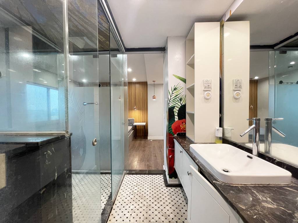 Stunning 2 - bedroom apartment in E1 Ciputra for rent 22