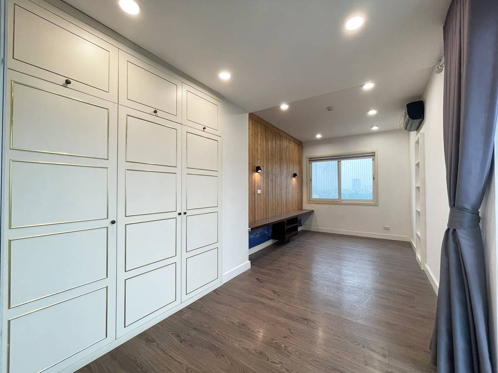 Stunning 2 - bedroom apartment in E1 Ciputra for rent 23