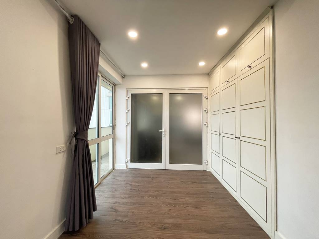 Stunning 2 - bedroom apartment in E1 Ciputra for rent 25