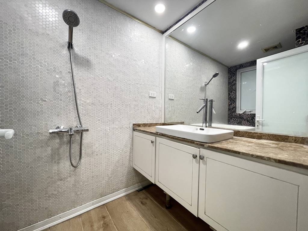 Stunning 2 - bedroom apartment in E1 Ciputra for rent 26