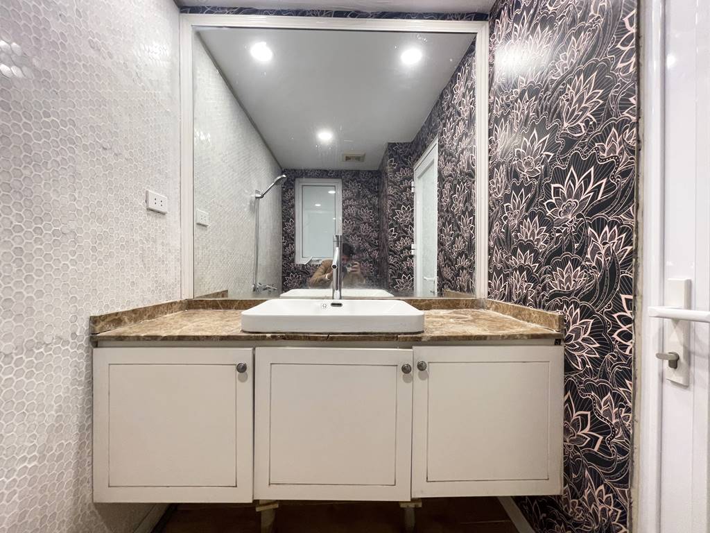 Stunning 2 - bedroom apartment in E1 Ciputra for rent 28