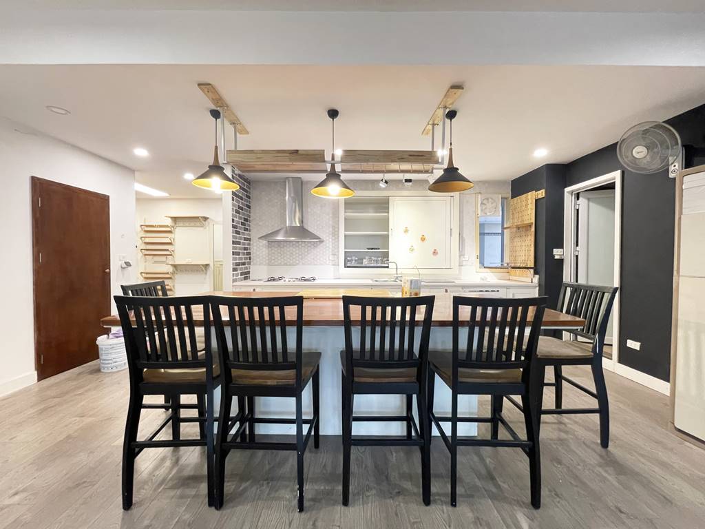 Stunning 2 - bedroom apartment in E1 Ciputra for rent 7