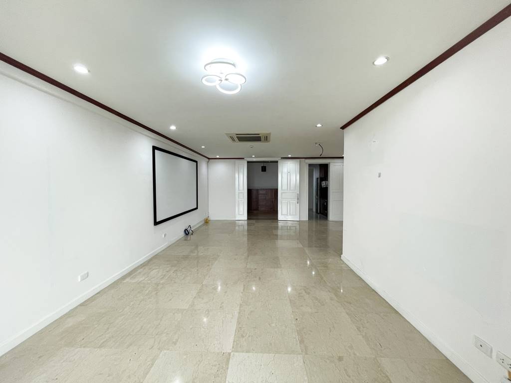 Unfurnished 182 SQM apartment in P1 - P2 Ciputra for rent 1