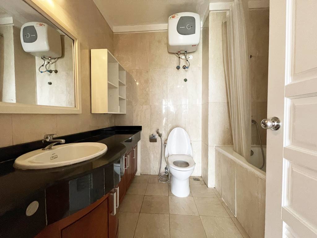 Unfurnished 182 SQM apartment in P1 - P2 Ciputra for rent 9