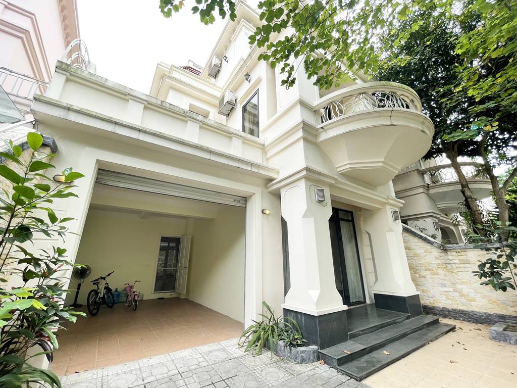 Wall-amounted furnishing villa for rent in T Ciputra 1