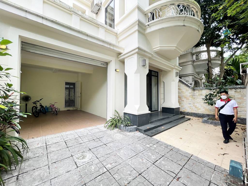 Wall-amounted furnishing villa for rent in T Ciputra 2
