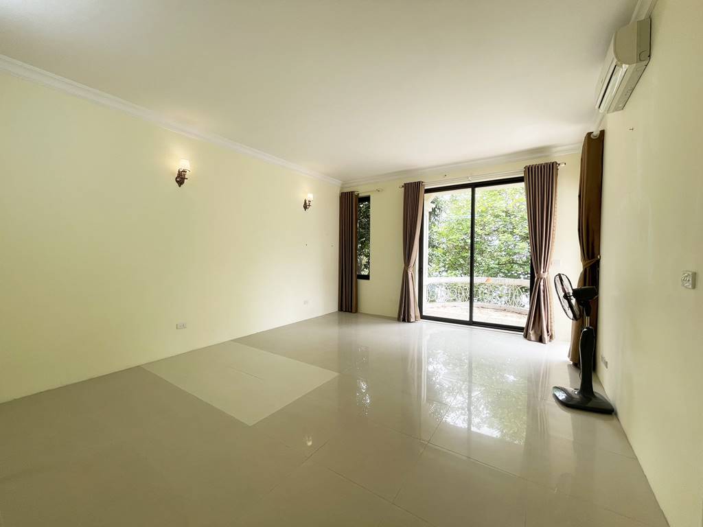 Wall-amounted furnishing villa for rent in T Ciputra 13