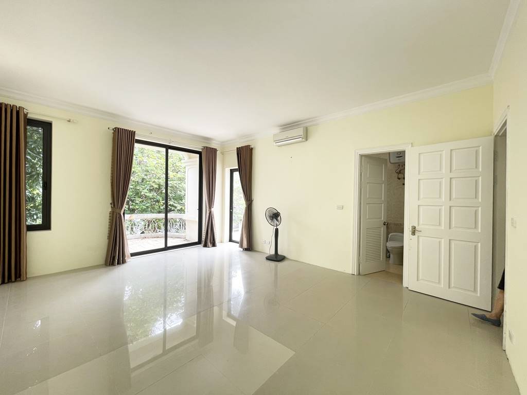 Wall-amounted furnishing villa for rent in T Ciputra 14