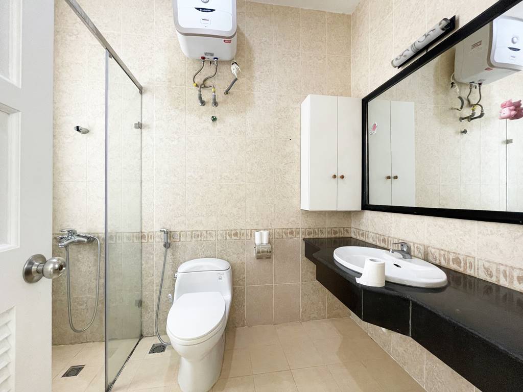 Wall-amounted furnishing villa for rent in T Ciputra 15