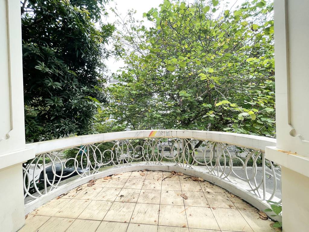 Wall-amounted furnishing villa for rent in T Ciputra 20