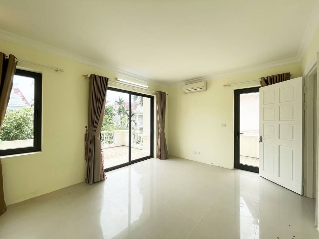 Wall-amounted furnishing villa for rent in T Ciputra 28