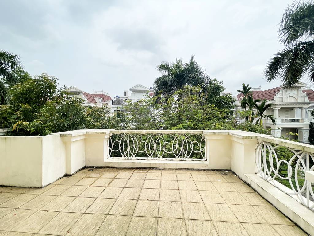Wall-amounted furnishing villa for rent in T Ciputra 29
