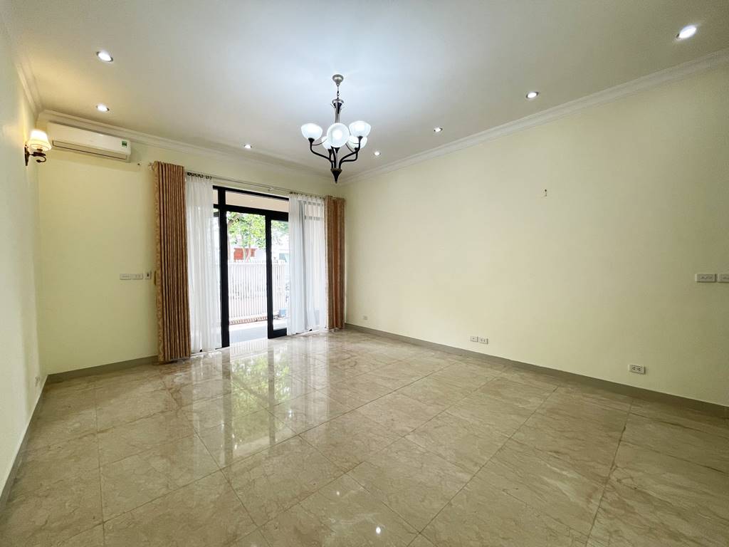 Wall-amounted furnishing villa for rent in T Ciputra 5