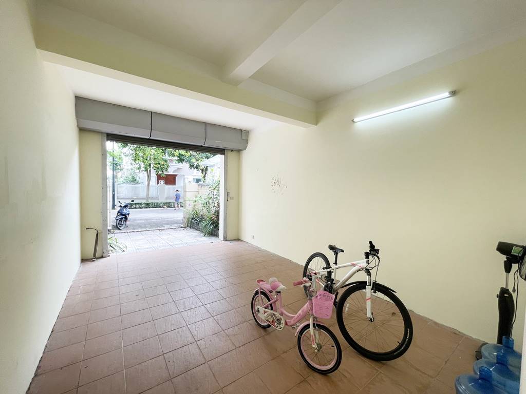 Wall-amounted furnishing villa for rent in T Ciputra 7