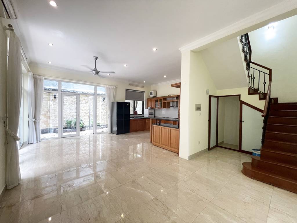 Wall-amounted furnishing villa for rent in T Ciputra 9