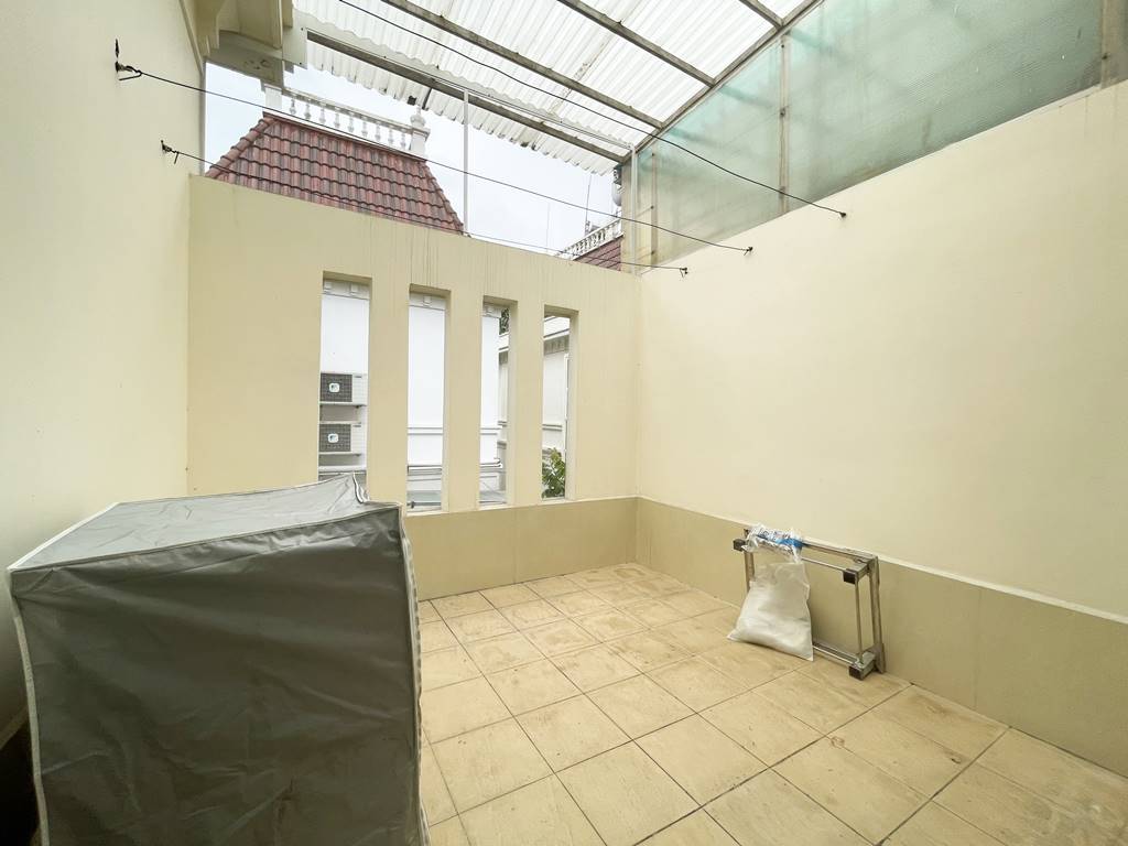 Wall-amounted furnishing villa for rent in T Ciputra 5