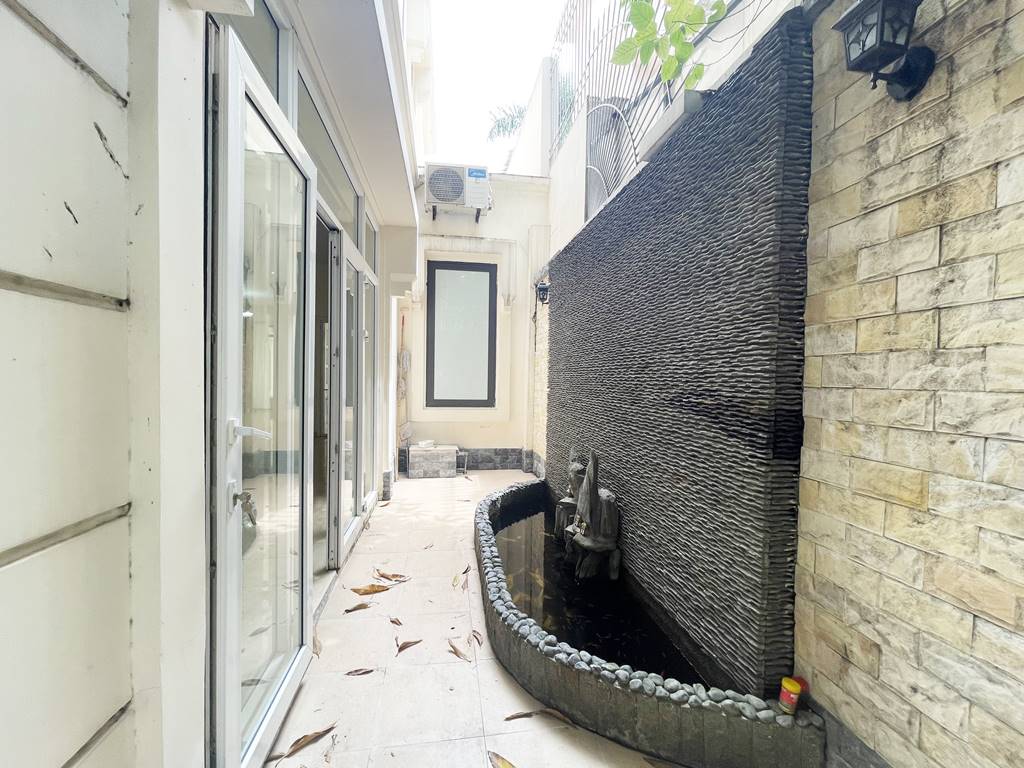 Wall-amounted furnishing villa for rent in T Ciputra 7