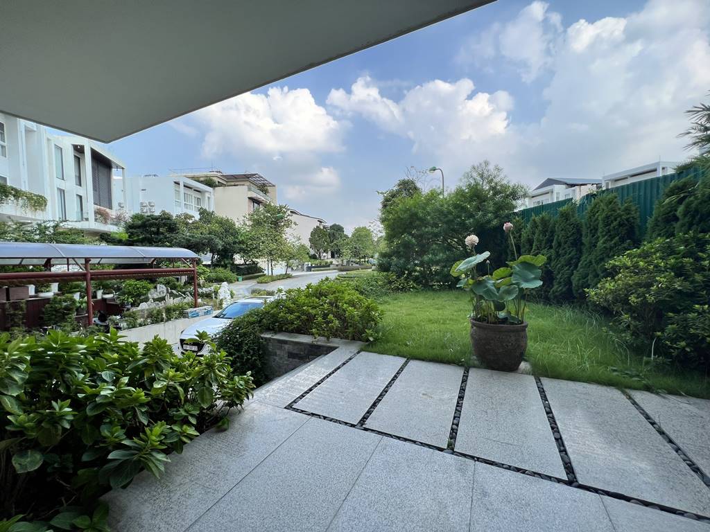 Million dollar - view villa for rent in Q Ciputra 1