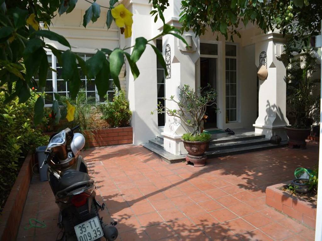 Fully furnished Ciputra house for rent in T5 block