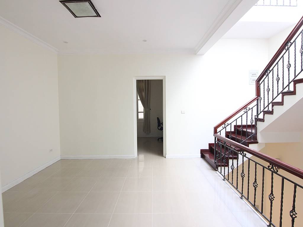 Simply furnished villa for rent at T6 Ciputra 19